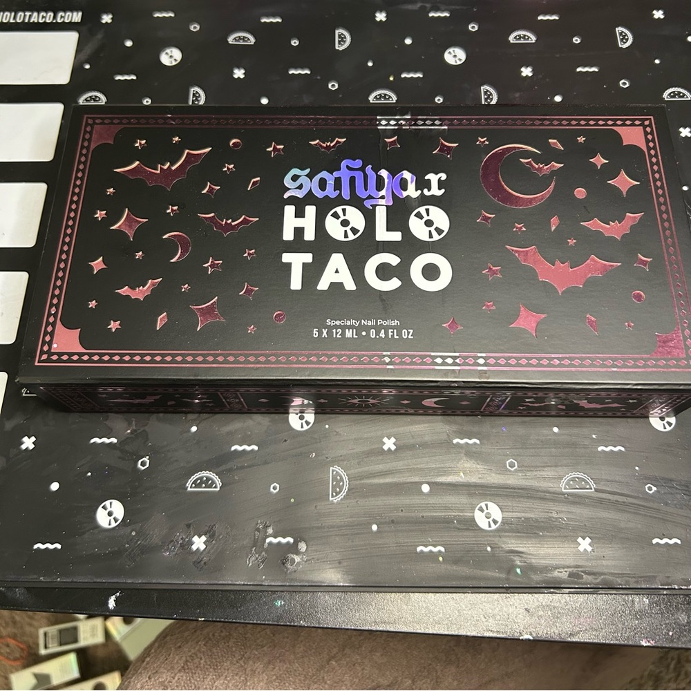 Holo Taco x Safiya Collection box